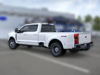 Ford Super Duty F-350 DRW LARIAT 4WD Crew Cab 8' Box