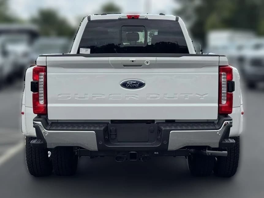 Ford Super Duty F-350 DRW LARIAT 4WD Crew Cab 8' Box 2026 — side view