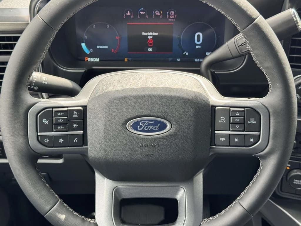 Ford Super Duty F-350 DRW LARIAT 4WD Crew Cab 8' Box 2026 — side view