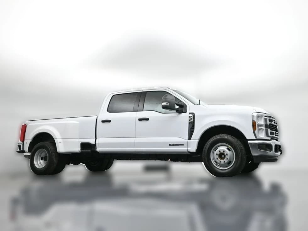Ford Super Duty F-350 DRW XLT 4WD Crew Cab 8' Box 2026 — side view