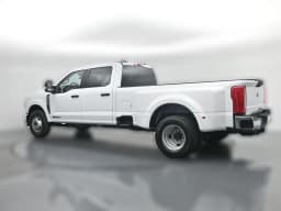 Ford Super Duty F-350 DRW XLT 4WD Crew Cab 8' Box 2026 — side view