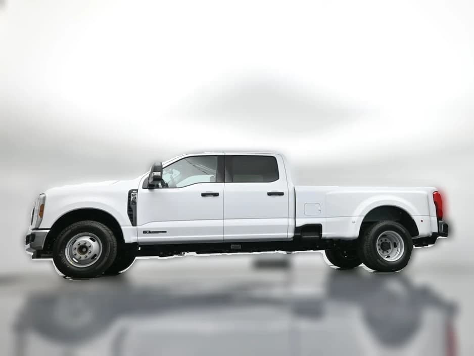 Ford Super Duty F-350 DRW XLT 4WD Crew Cab 8' Box 2026 — side view