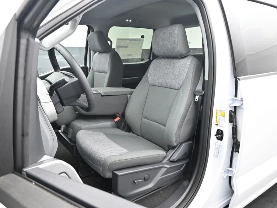 Ford Super Duty F-350 DRW XLT 4WD Crew Cab 8' Box 2026 — side view