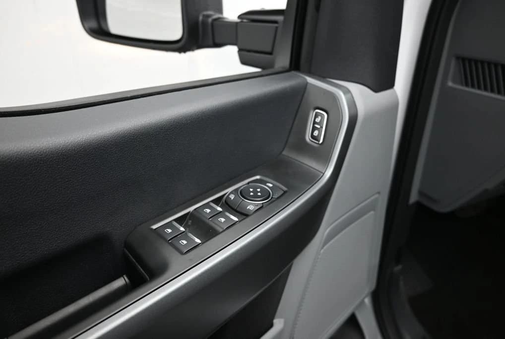 Ford Super Duty F-350 DRW XLT 4WD Crew Cab 8' Box 2026 — side view
