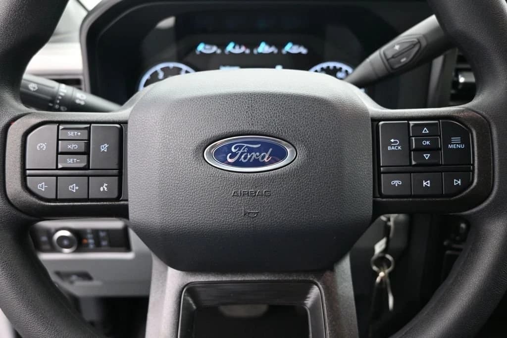 Ford Super Duty F-350 DRW XLT 4WD Crew Cab 8' Box 2026 — side view