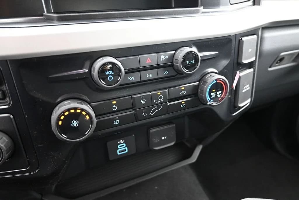 Ford Super Duty F-350 DRW XLT 4WD Crew Cab 8' Box 2026 — side view