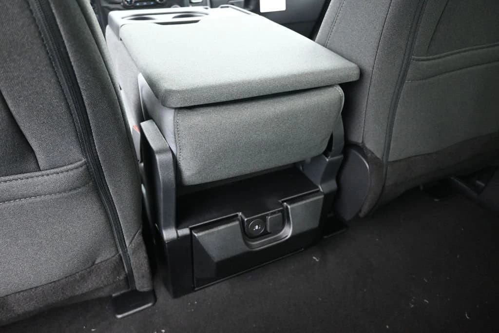 Ford Super Duty F-350 DRW XLT 4WD Crew Cab 8' Box 2026 — side view
