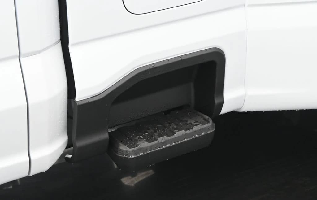 Ford Super Duty F-350 DRW XLT 4WD Crew Cab 8' Box 2026 — side view