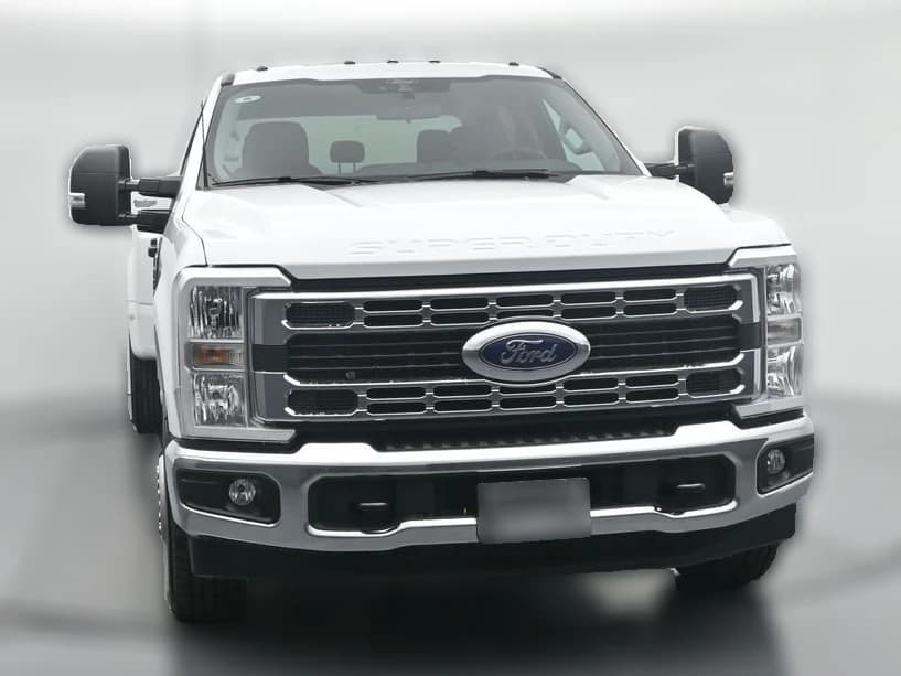 Ford Super Duty F-350 DRW XLT 4WD Crew Cab 8' Box 2026 — side view