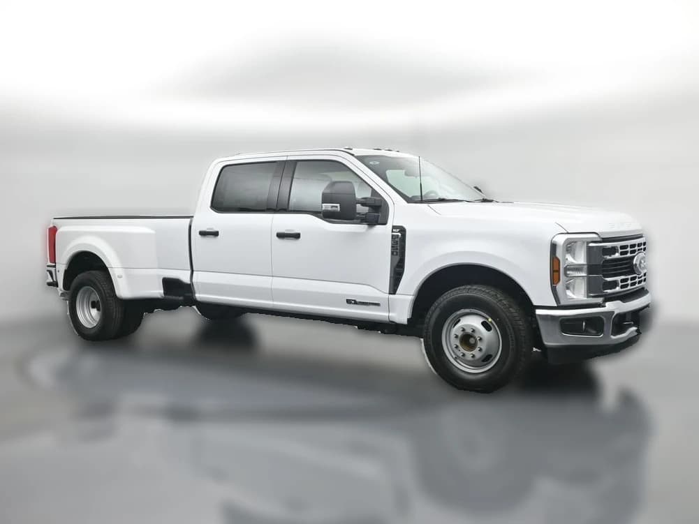 Ford Super Duty F-350 DRW XLT 4WD Crew Cab 8' Box 2026 — side view