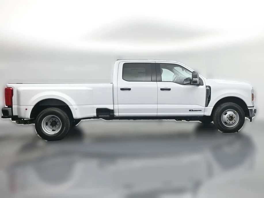 Ford Super Duty F-350 DRW XLT 4WD Crew Cab 8' Box 2026 — side view