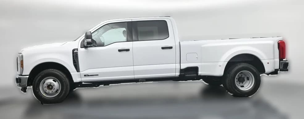 Ford Super Duty F-350 DRW XLT 4WD Crew Cab 8' Box 2026 — side view