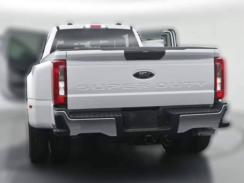 Ford Super Duty F-350 DRW XLT 4WD Crew Cab 8' Box 2026 — side view