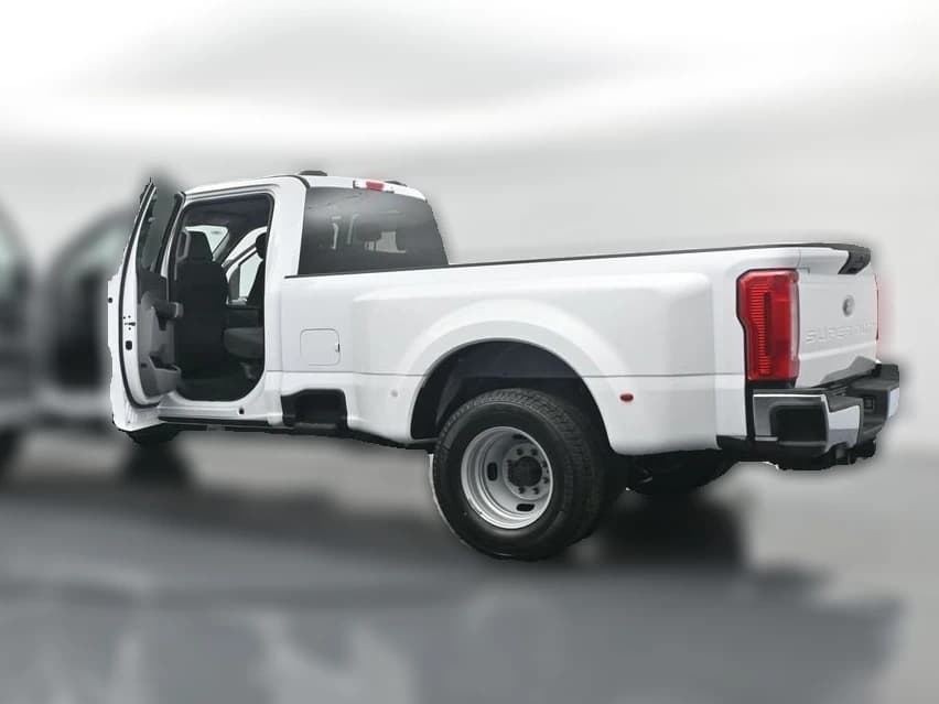 Ford Super Duty F-350 DRW XLT 4WD Crew Cab 8' Box 2026 — side view