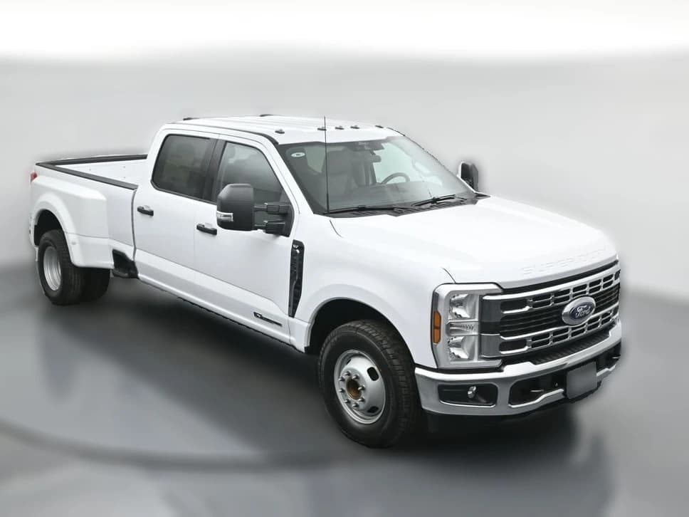 Ford Super Duty F-350 DRW XLT 4WD Crew Cab 8' Box 2026 — side view