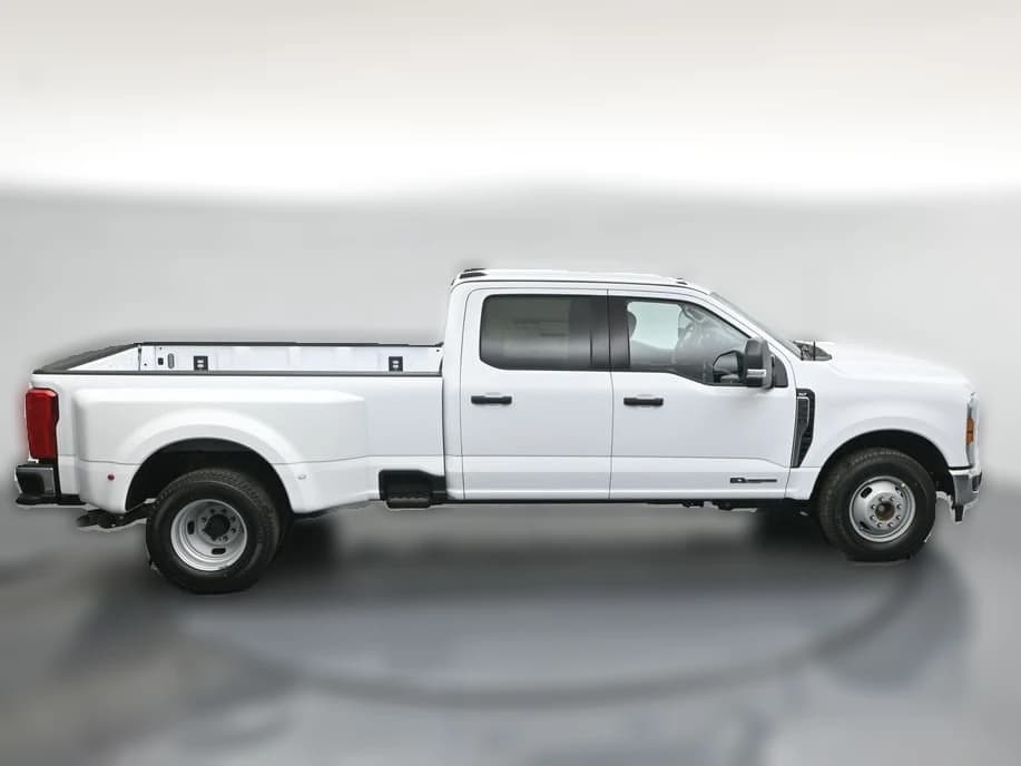 Ford Super Duty F-350 DRW XLT 4WD Crew Cab 8' Box 2026 — side view