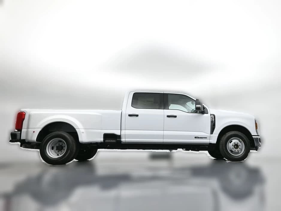 Ford Super Duty F-350 DRW XLT 4WD Crew Cab 8' Box 2026 — side view