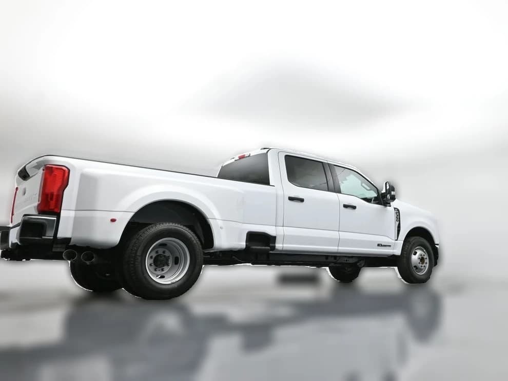Ford Super Duty F-350 DRW XLT 4WD Crew Cab 8' Box 2026 — side view