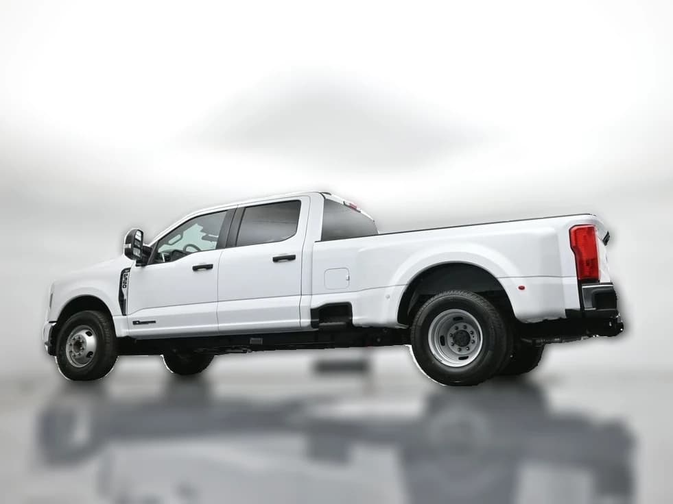 Ford Super Duty F-350 DRW XLT 4WD Crew Cab 8' Box 2026 — side view