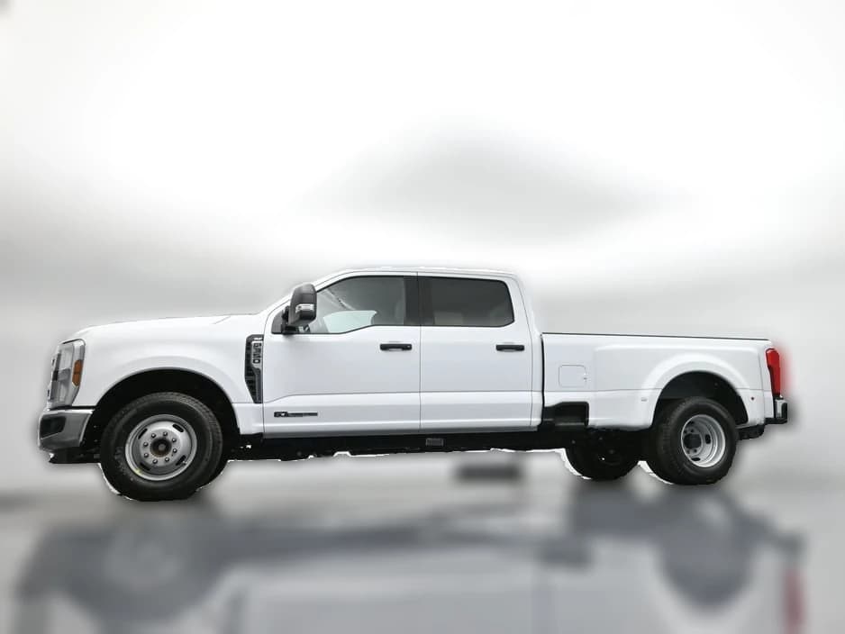 Ford Super Duty F-350 DRW XLT 4WD Crew Cab 8' Box 2026 — side view