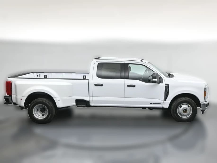 Ford Super Duty F-350 DRW XLT 4WD Crew Cab 8' Box 2026 — side view