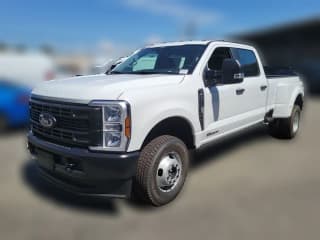 Ford Super Duty F-350 DRW XL 4WD Crew Cab 8' Box