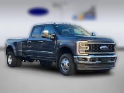 Ford Super Duty F-350 DRW LARIAT 4WD Crew Cab 8' Box 2026 — side view