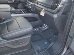 Ford Super Duty F-350 DRW LARIAT 4WD Crew Cab 8' Box 2026 — side view