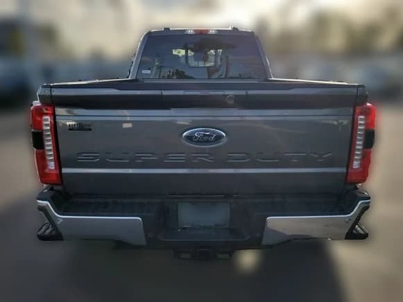 Ford Super Duty F-350 DRW LARIAT 4WD Crew Cab 8' Box 2026 — side view