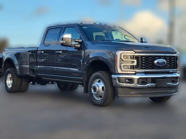 Ford Super Duty F-350 DRW LARIAT 4WD Crew Cab 8' Box 2026 — side view
