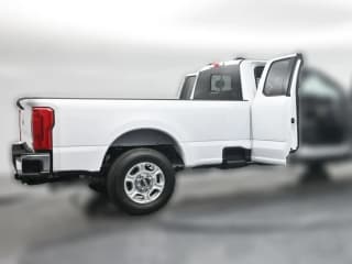 Ford Super Duty F-350 SRW XLT 2WD SuperCab 8' Box