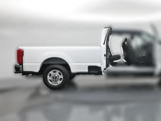 Ford Super Duty F-350 SRW XLT 2WD SuperCab 8' Box