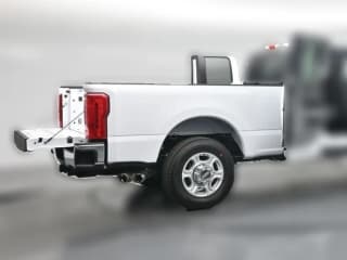 Ford Super Duty F-350 SRW XLT 2WD SuperCab 8' Box