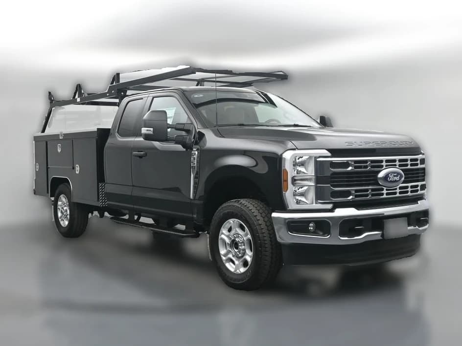 Ford Super Duty F-350 SRW XLT 4WD SuperCab 8' Box 2026 — side view