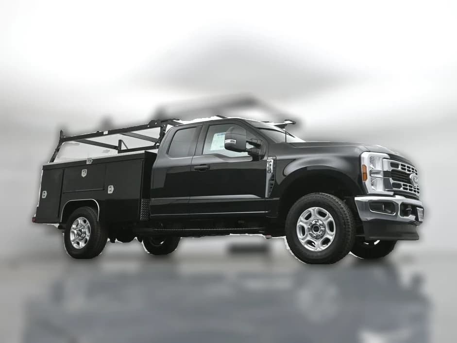 Ford Super Duty F-350 SRW XLT 4WD SuperCab 8' Box 2026 — side view