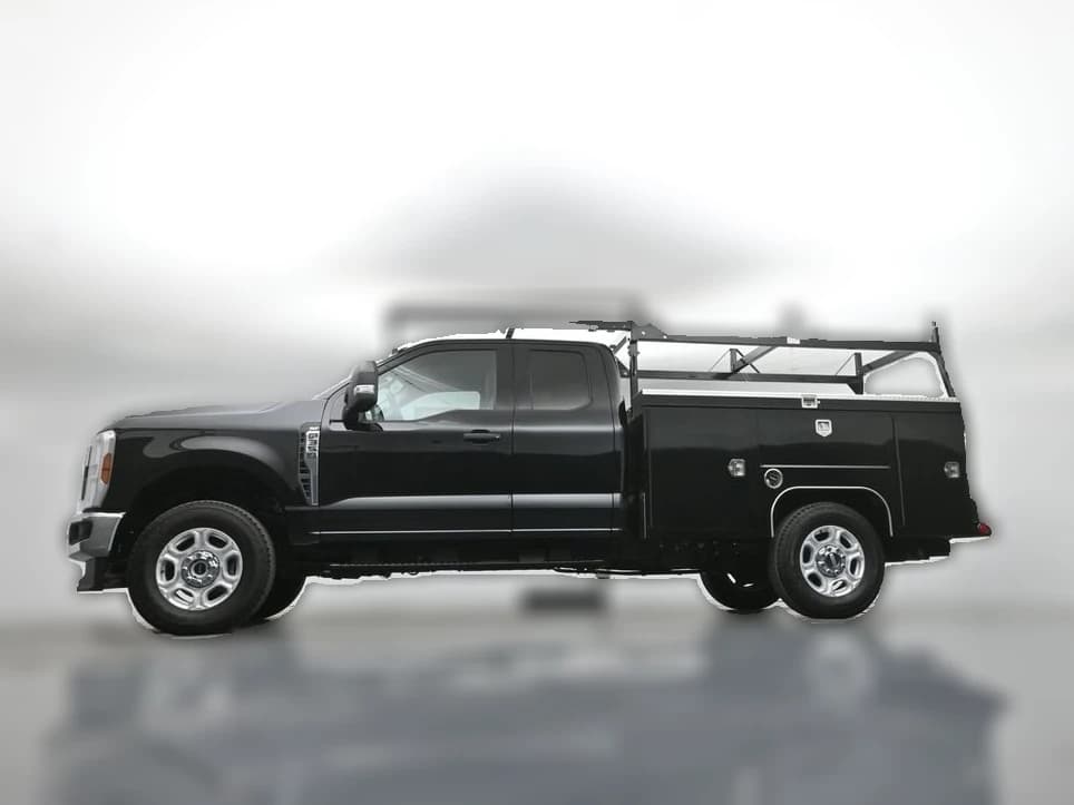Ford Super Duty F-350 SRW XLT 4WD SuperCab 8' Box 2026 — side view
