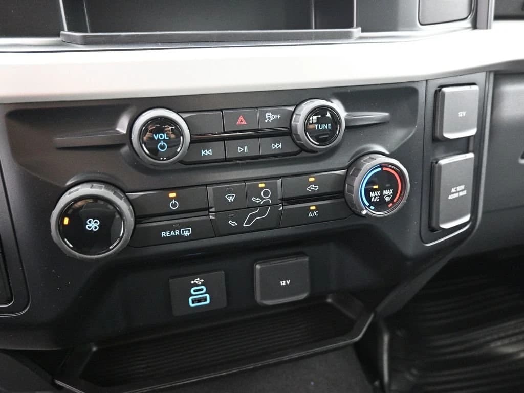 Ford Super Duty F-350 SRW XLT 4WD SuperCab 8' Box 2026 — side view