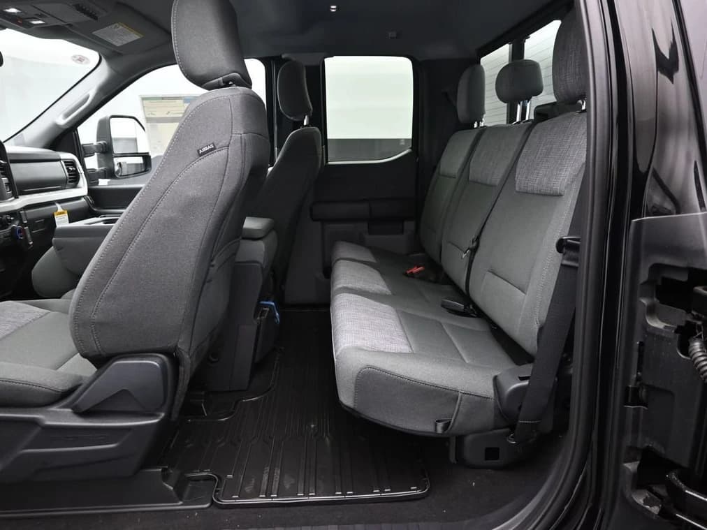 Ford Super Duty F-350 SRW XLT 4WD SuperCab 8' Box 2026 — side view
