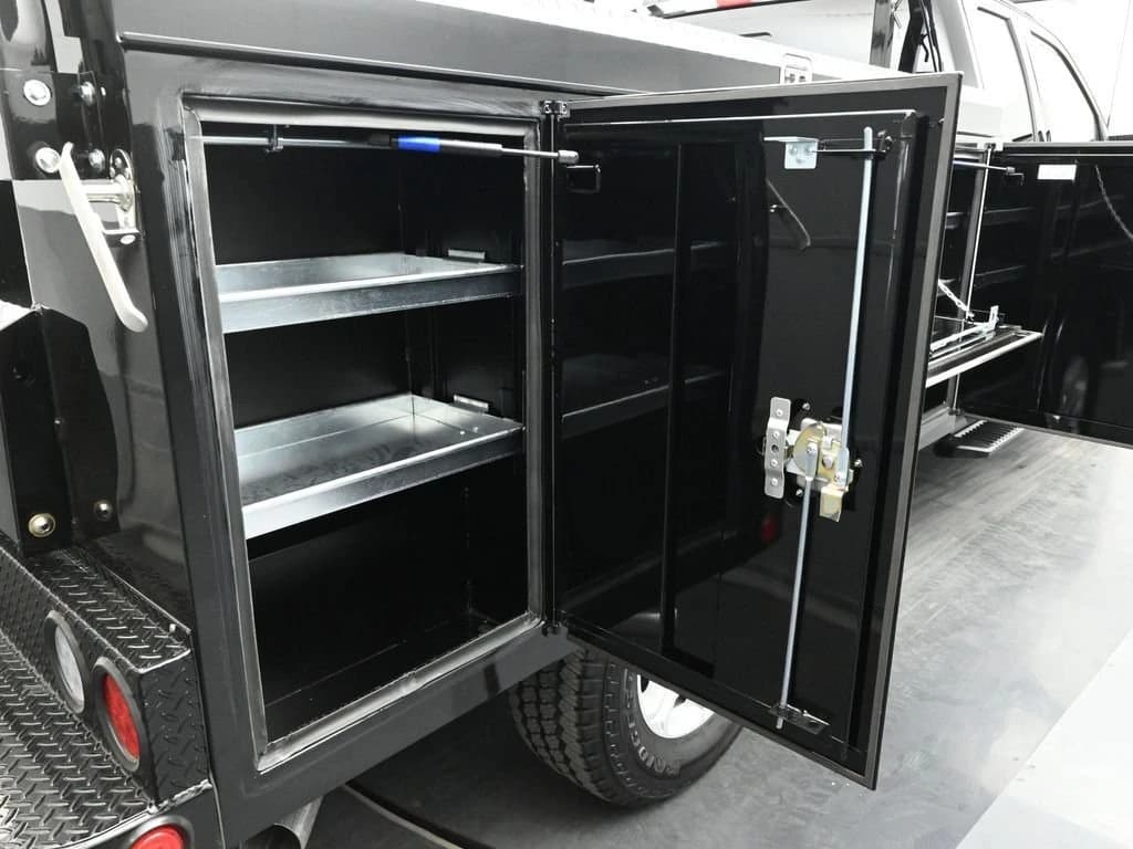 Ford Super Duty F-350 SRW XLT 4WD SuperCab 8' Box 2026 — side view