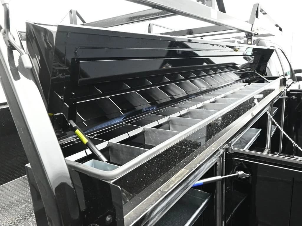 Ford Super Duty F-350 SRW XLT 4WD SuperCab 8' Box 2026 — side view