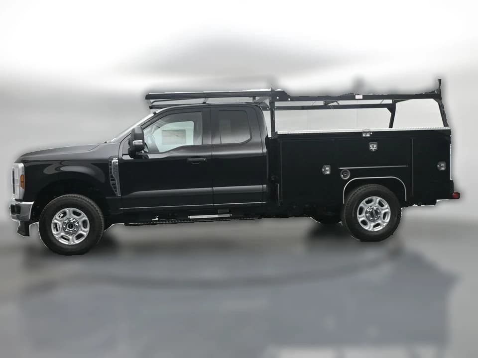 Ford Super Duty F-350 SRW XLT 4WD SuperCab 8' Box 2026 — side view