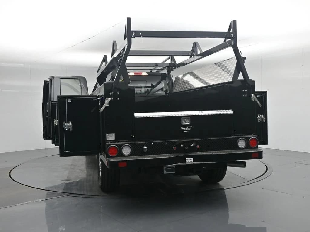 Ford Super Duty F-350 SRW XLT 4WD SuperCab 8' Box 2026 — side view