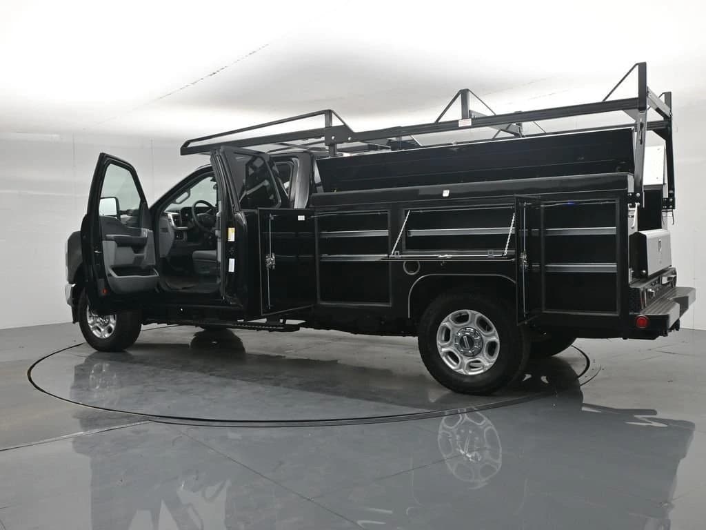 Ford Super Duty F-350 SRW XLT 4WD SuperCab 8' Box 2026 — side view
