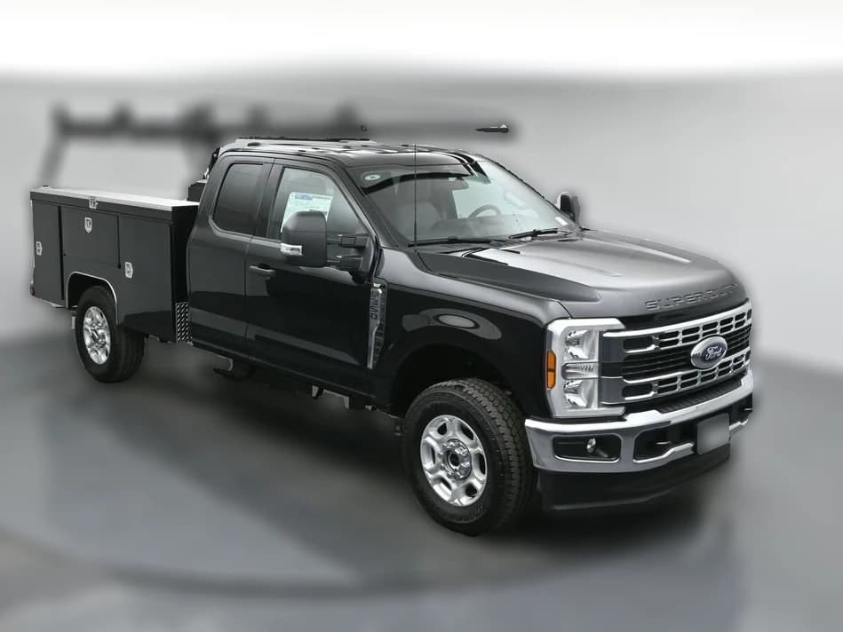Ford Super Duty F-350 SRW XLT 4WD SuperCab 8' Box 2026 — side view