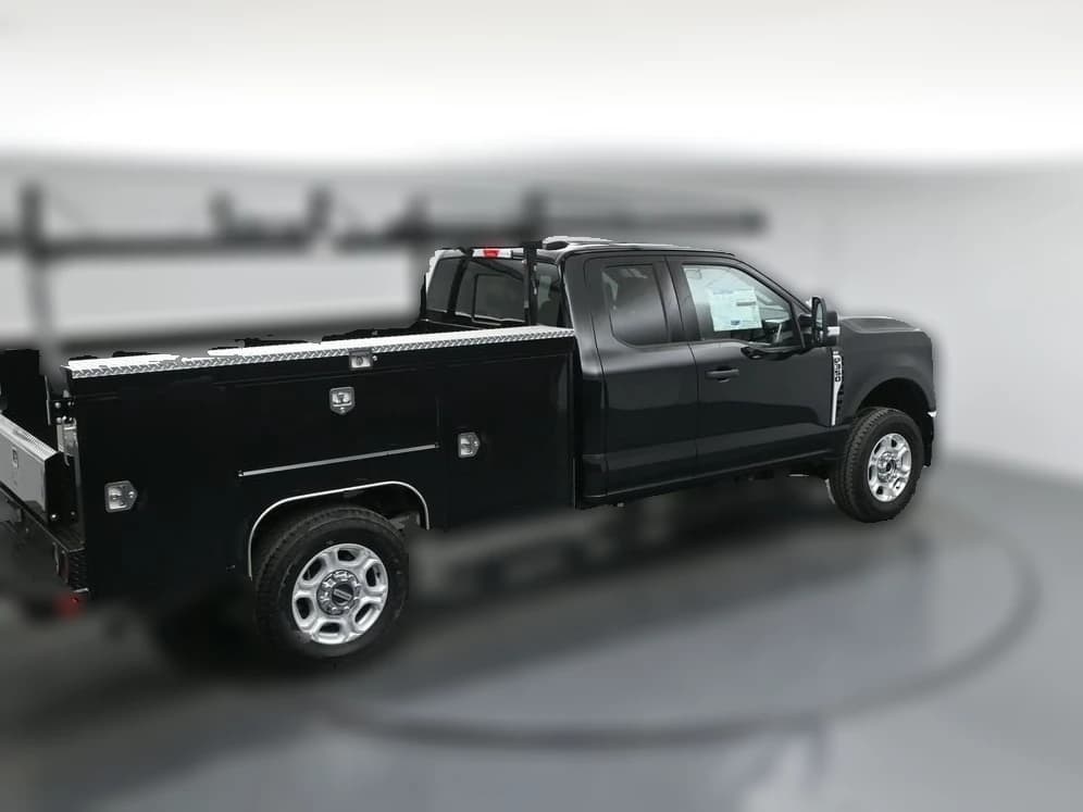 Ford Super Duty F-350 SRW XLT 4WD SuperCab 8' Box 2026 — side view