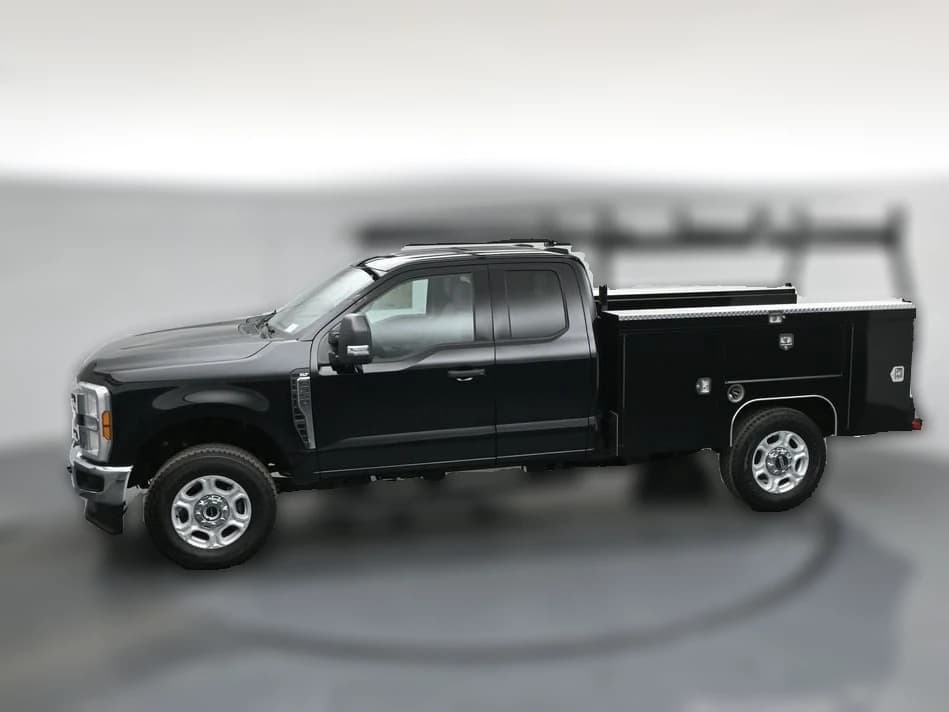 Ford Super Duty F-350 SRW XLT 4WD SuperCab 8' Box 2026 — side view