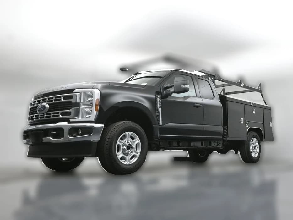 Ford Super Duty F-350 SRW XLT 4WD SuperCab 8' Box 2026 — side view