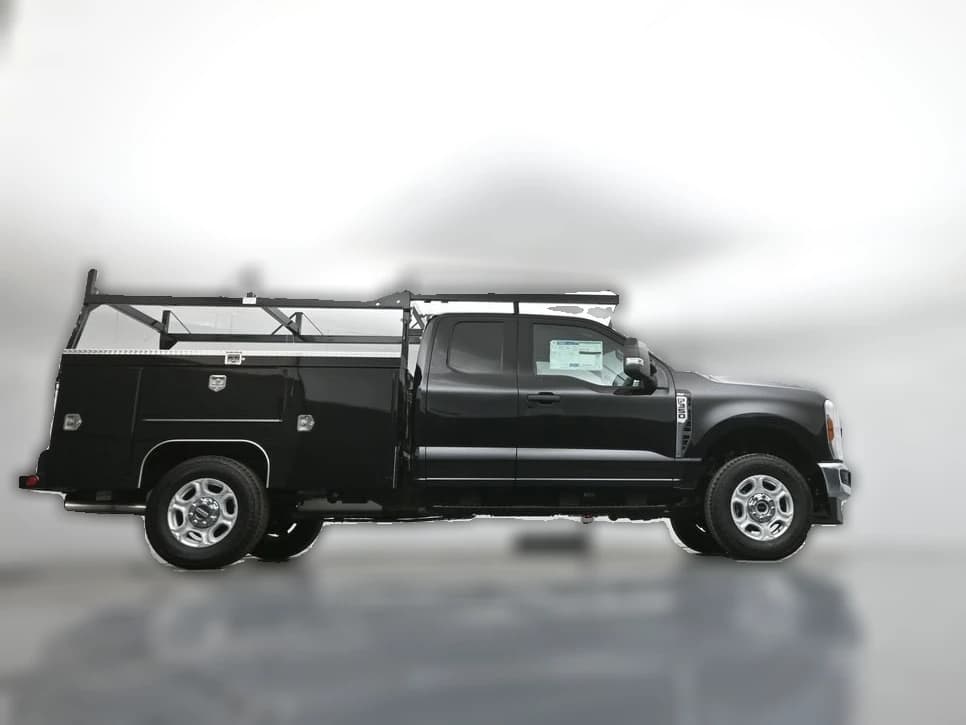 Ford Super Duty F-350 SRW XLT 4WD SuperCab 8' Box 2026 — side view