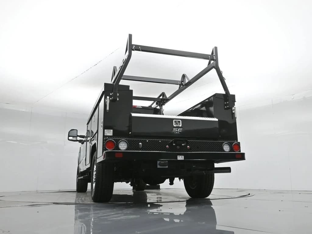 Ford Super Duty F-350 SRW XLT 4WD SuperCab 8' Box 2026 — side view