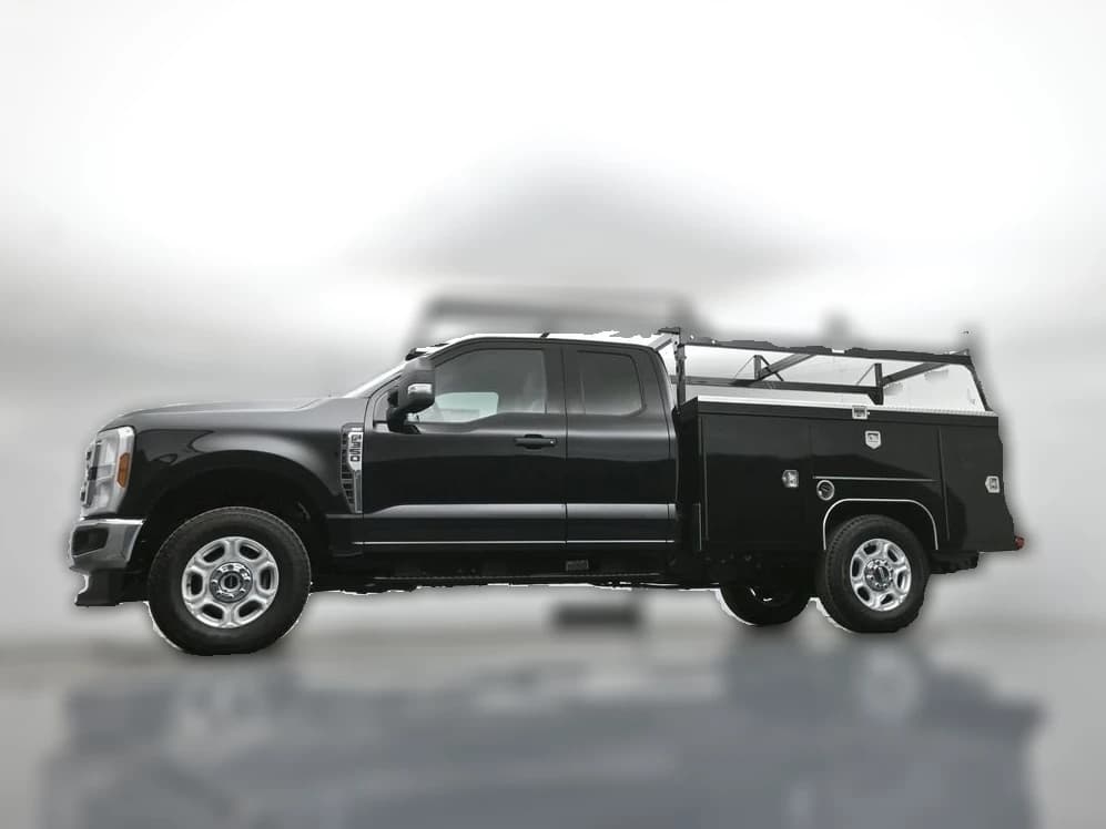 Ford Super Duty F-350 SRW XLT 4WD SuperCab 8' Box 2026 — side view